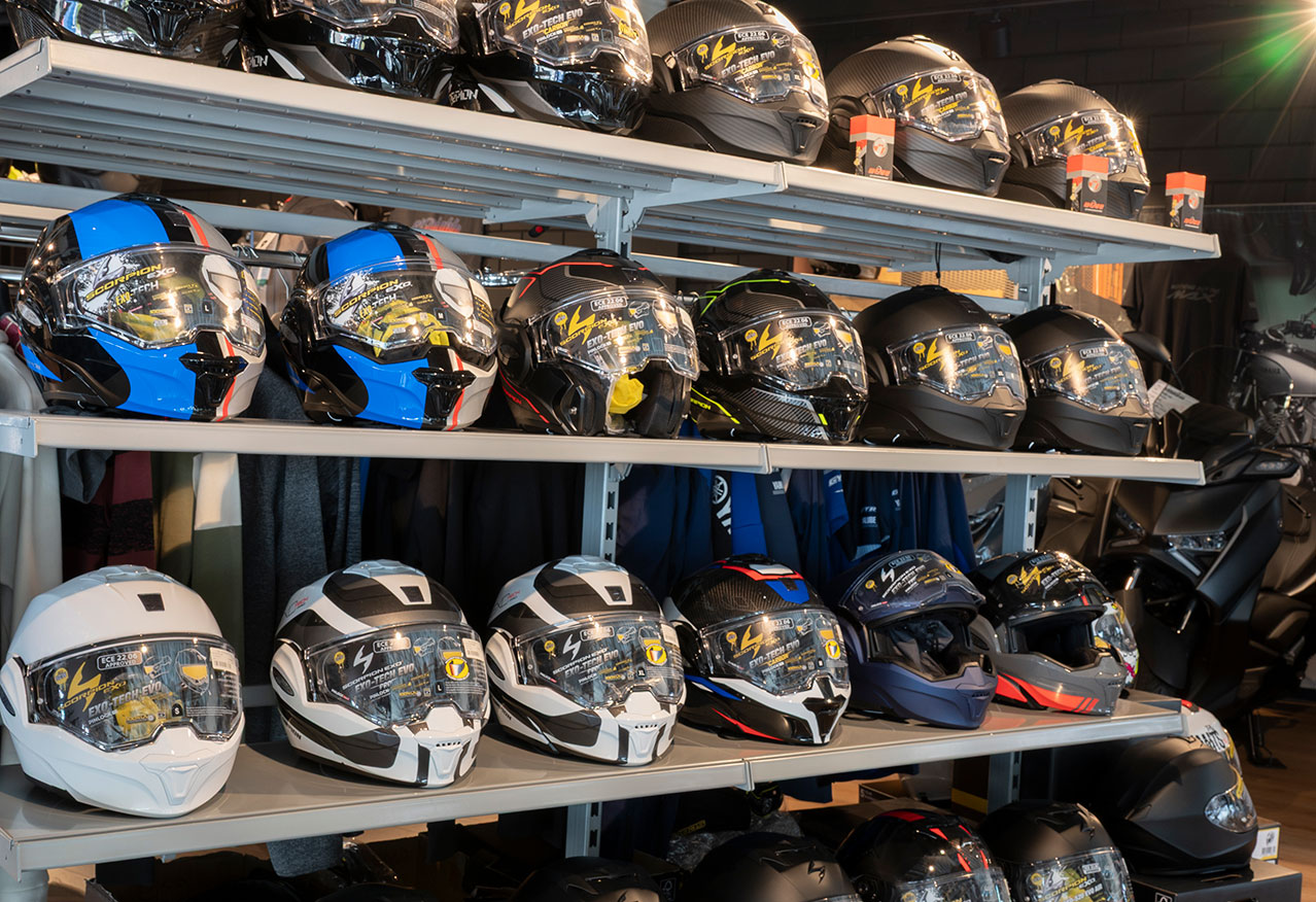 Motorhelmen en andere kleding bij MotorCentrumWest